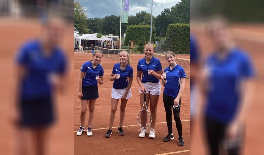 Enkele blije kampioenen.