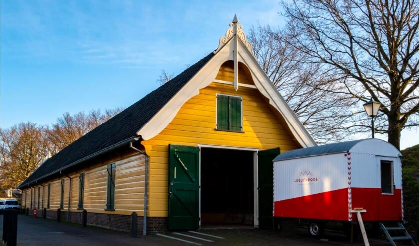 <p>De Gele Loods uit 1882 is de enige houten loods die nog over is in de Vesting.</p>