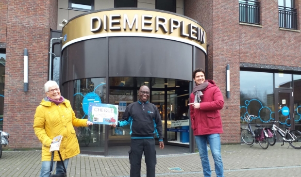 <p>Frieda Jansen, Paul Emoah en Dennis Heide.</p>