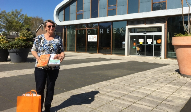 <p>Boeken en andere materialen van de bibliotheek kunnen thuis bezorgd worden.</p>