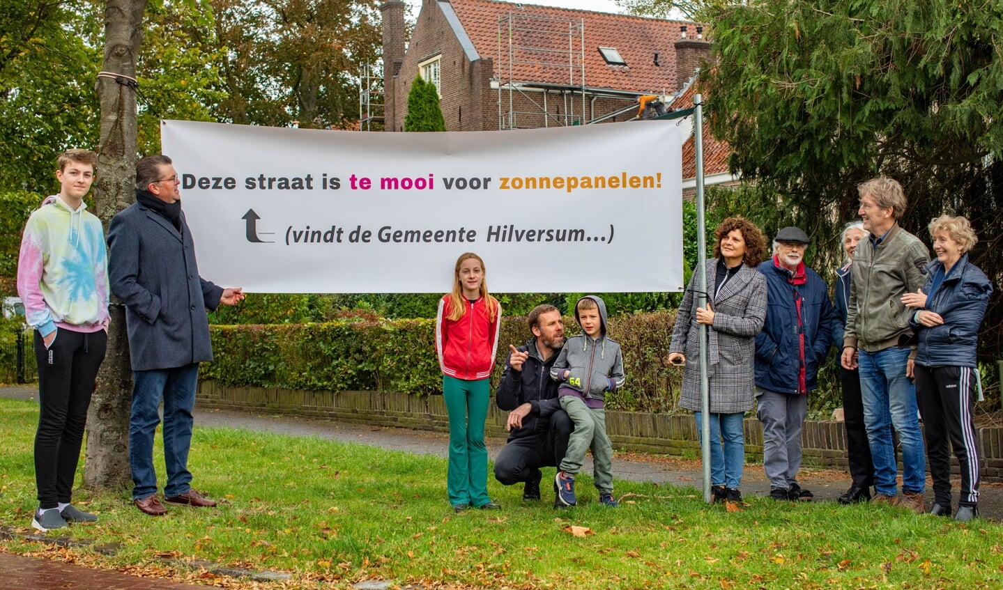 Bewoners van de Siriusstraat afgelopen vrijdag.