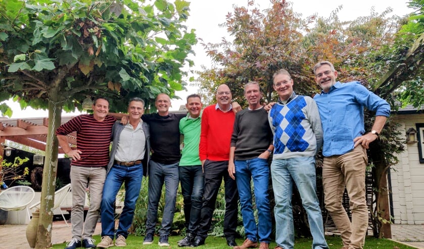 <p>De Boekoe-expeditie: v.l.n.r. John Pel, Dolf Pel, Fred Jansen, Rob Pel, René Buddenberg, Bob Klomp, Hans Erren (geoloog) en Henk Pel. Niet aanwezig: archeoloog Menno Hoogland en Marco Pel, woont in Bonaire en reist af naar Suriname.</p>