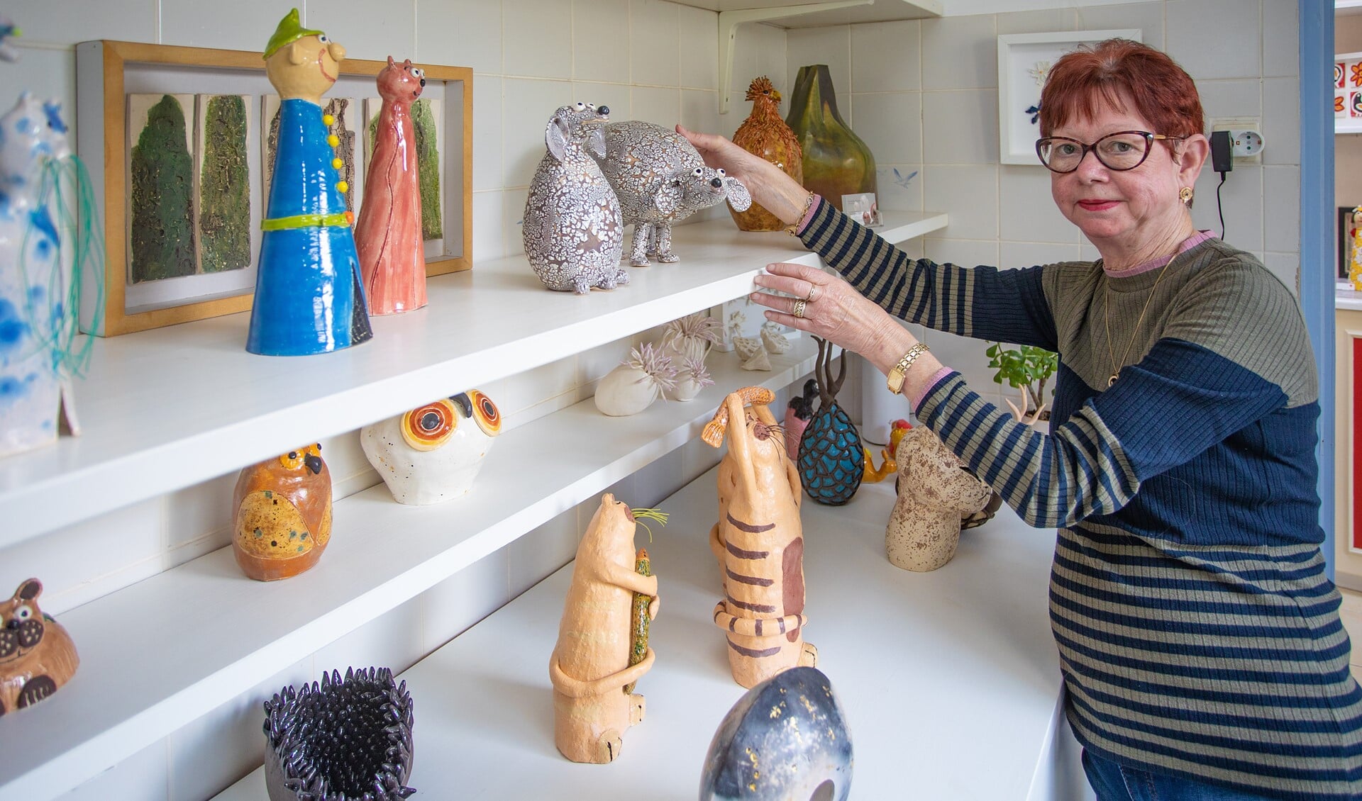 Van klei en porseleinslib maakt Hanneke Bruijnjé vazen, dieren en andere objecten.