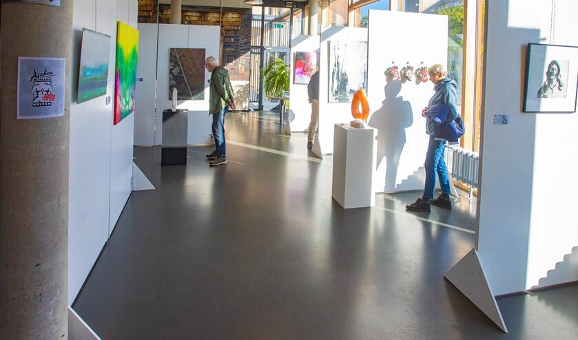 <p>De overzichtstentoonstelling was weer in de bibliotheek.</p>