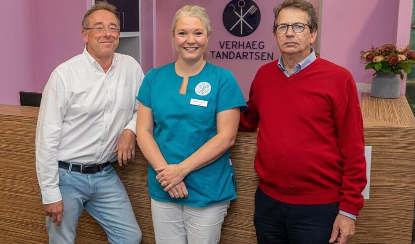 <p>Van linksaf: tandartsen Mark Färber, Daniëlle Verhaeg en Nick Volkers.</p>