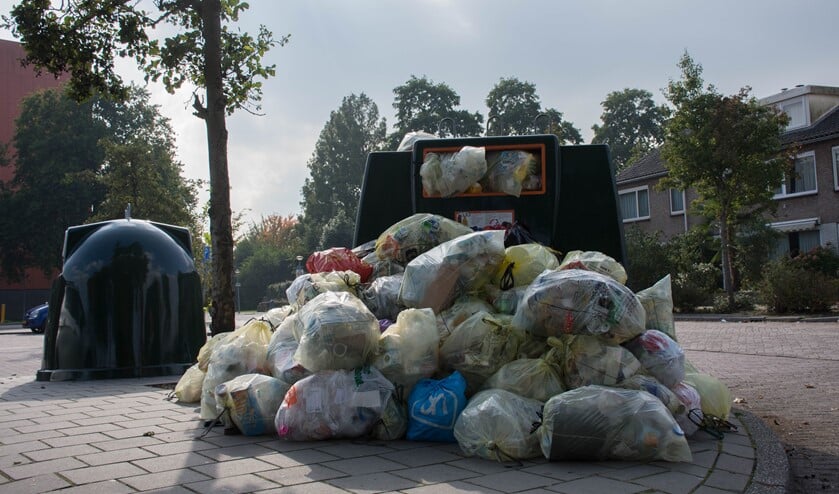<p>Ook bij de Deen zat de container overvol.</p>