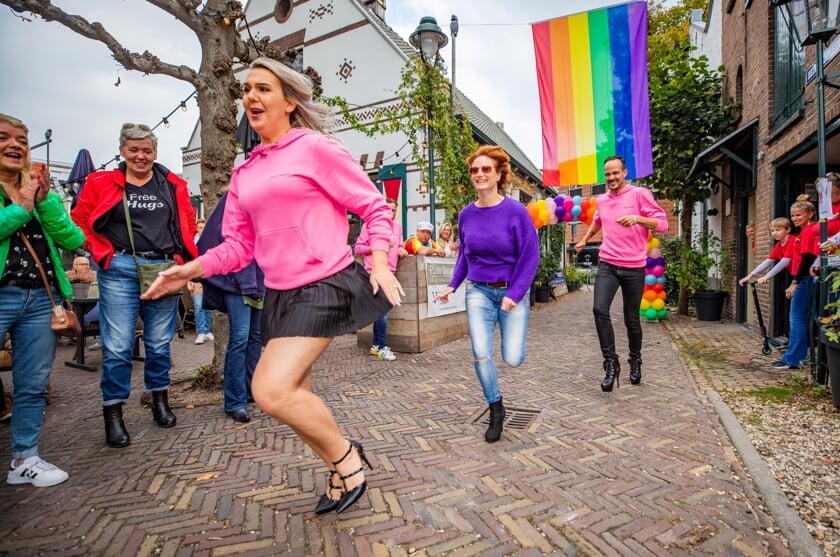 <p>Meerdere mensen waagden een poging tijdens de hakkenrace. </p>