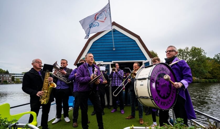 <p>Dweilorkest De Krulkapel maakte er een gezellige middag van.</p>