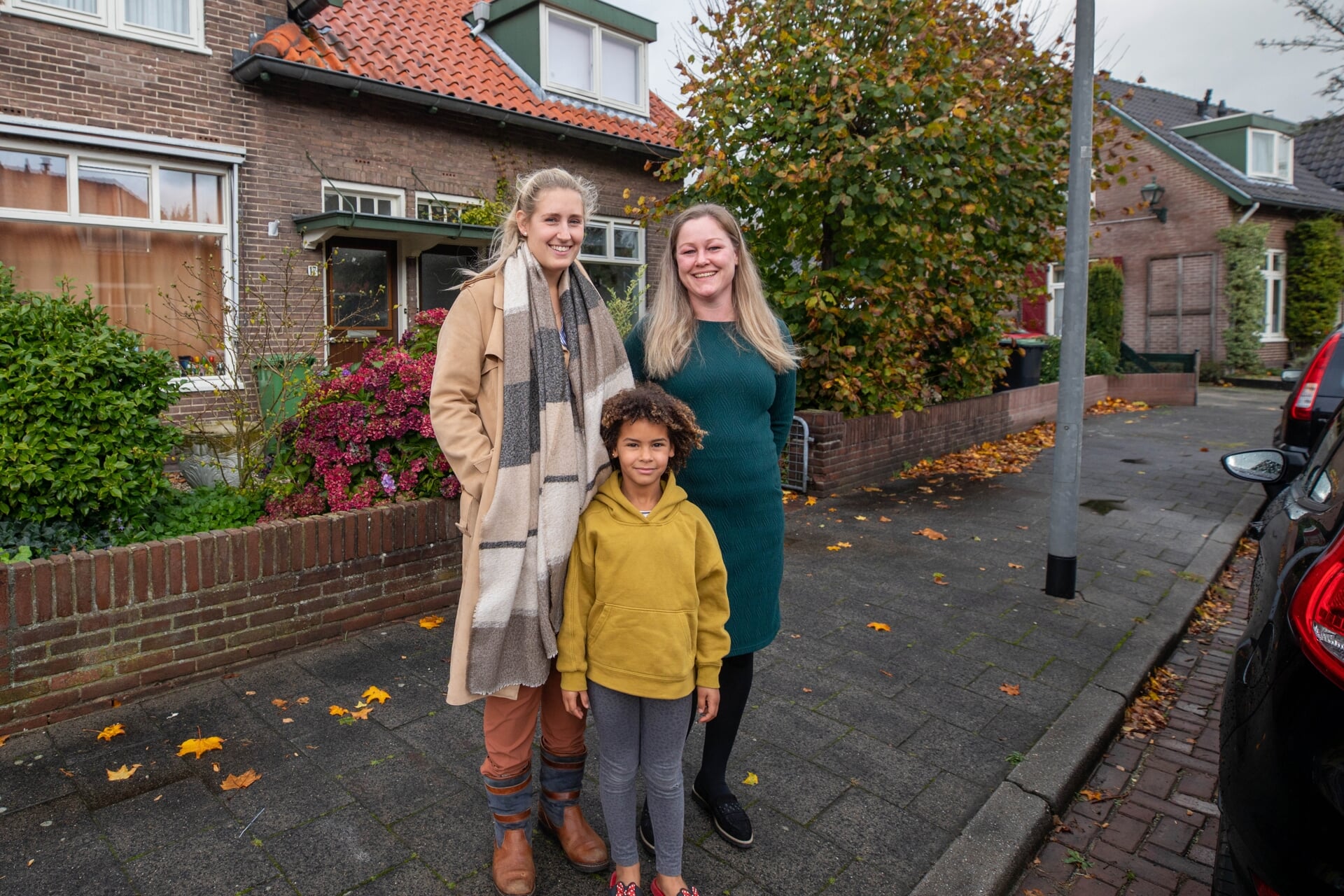 Michelle Niessen (links) en Fanny Blaauwendraad (rechts) willen hun woningen graag verduurzaamd zien worden.