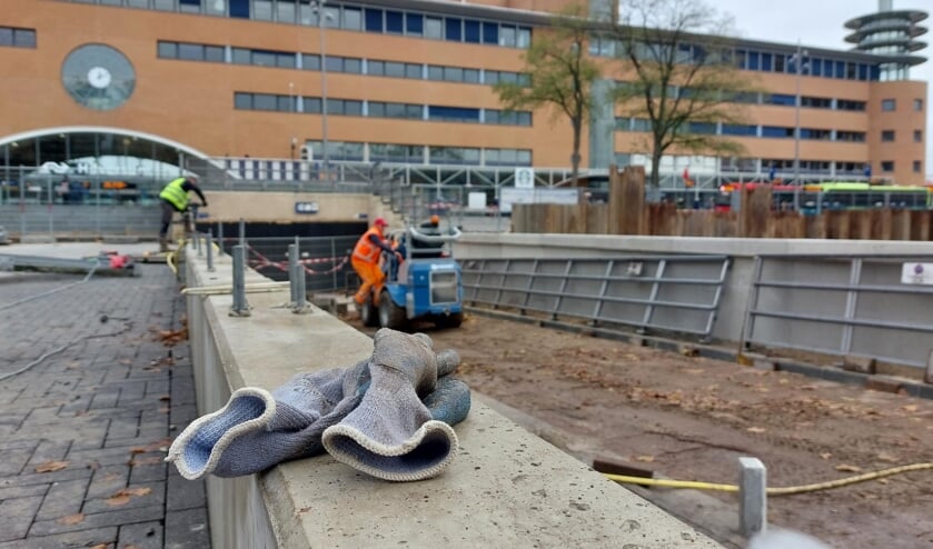 <p>De laatste werkzaamheden bij de Stationstunnel zijn verricht, waardoor de tunnel onder het station vanaf vrijdag einde middag weer open is.</p>