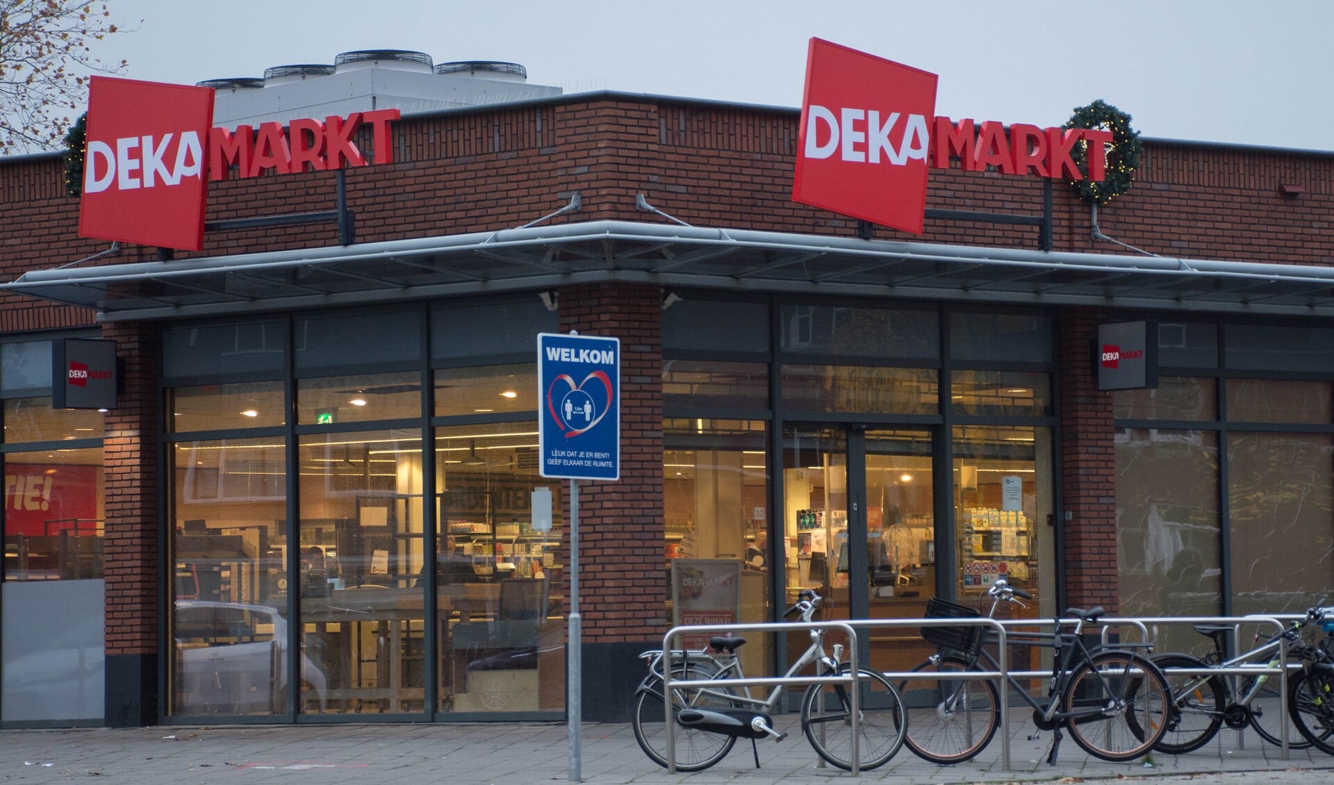 Deen is DekaMarkt geworden.