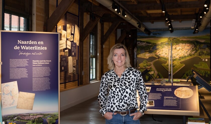 <p>Sylvia van Stuijvenberg (51) doet naast haar eigen werk wekelijks vrijwilligerswerk in de Gele Loods in Naarden.</p>