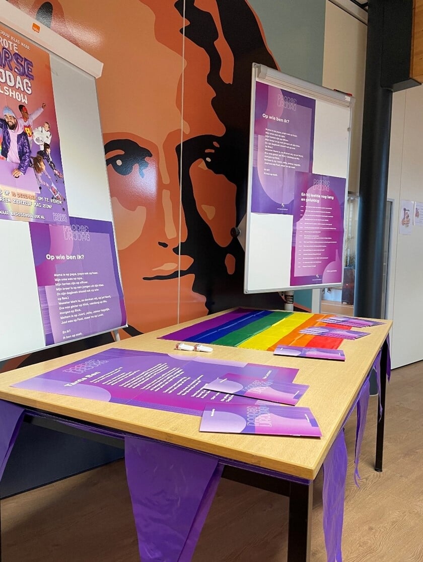 Bij de Dr. Maria Montessorischool stond de hele week een tafel met informatiemateriaal in de gang.