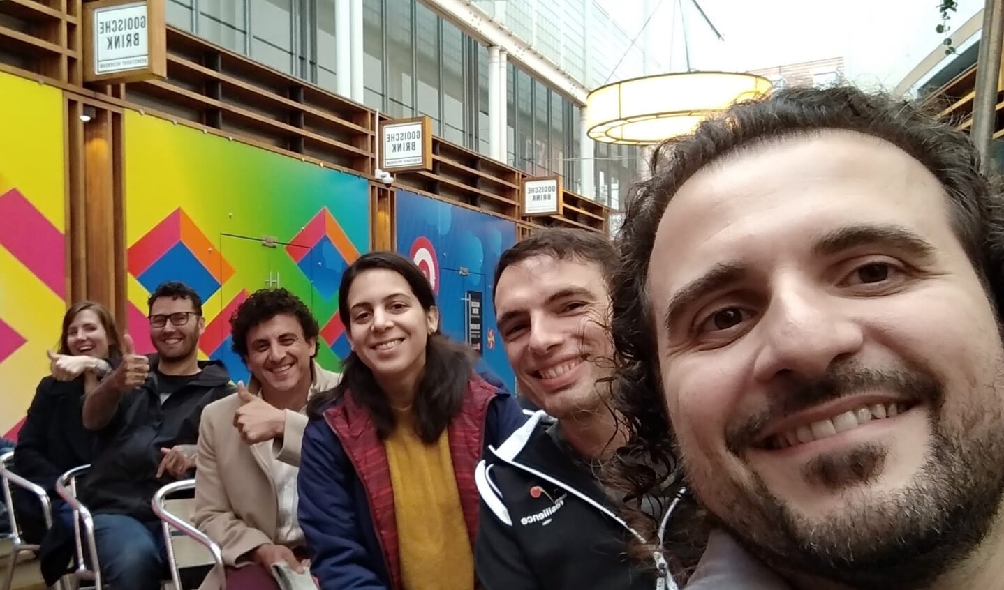 Zin om te wandelen? In de Hello Everybody-groep is altijd wel iemand die met je mee wil.