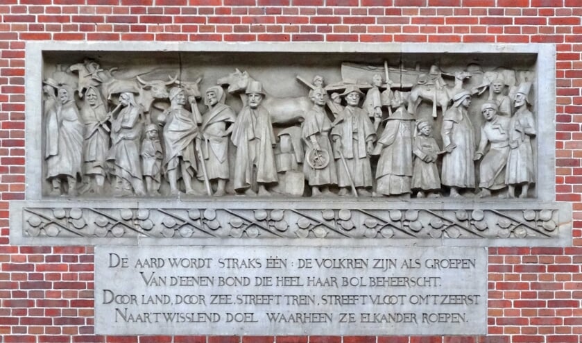 Reliëf in de gevel van de Beurs van Berlage in Amsterdam.