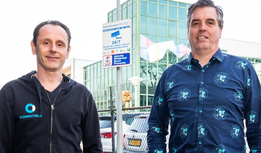 <p>Robert de Keizer en Gerrit Mol: 'Big Brother is here to serve you.'</p>