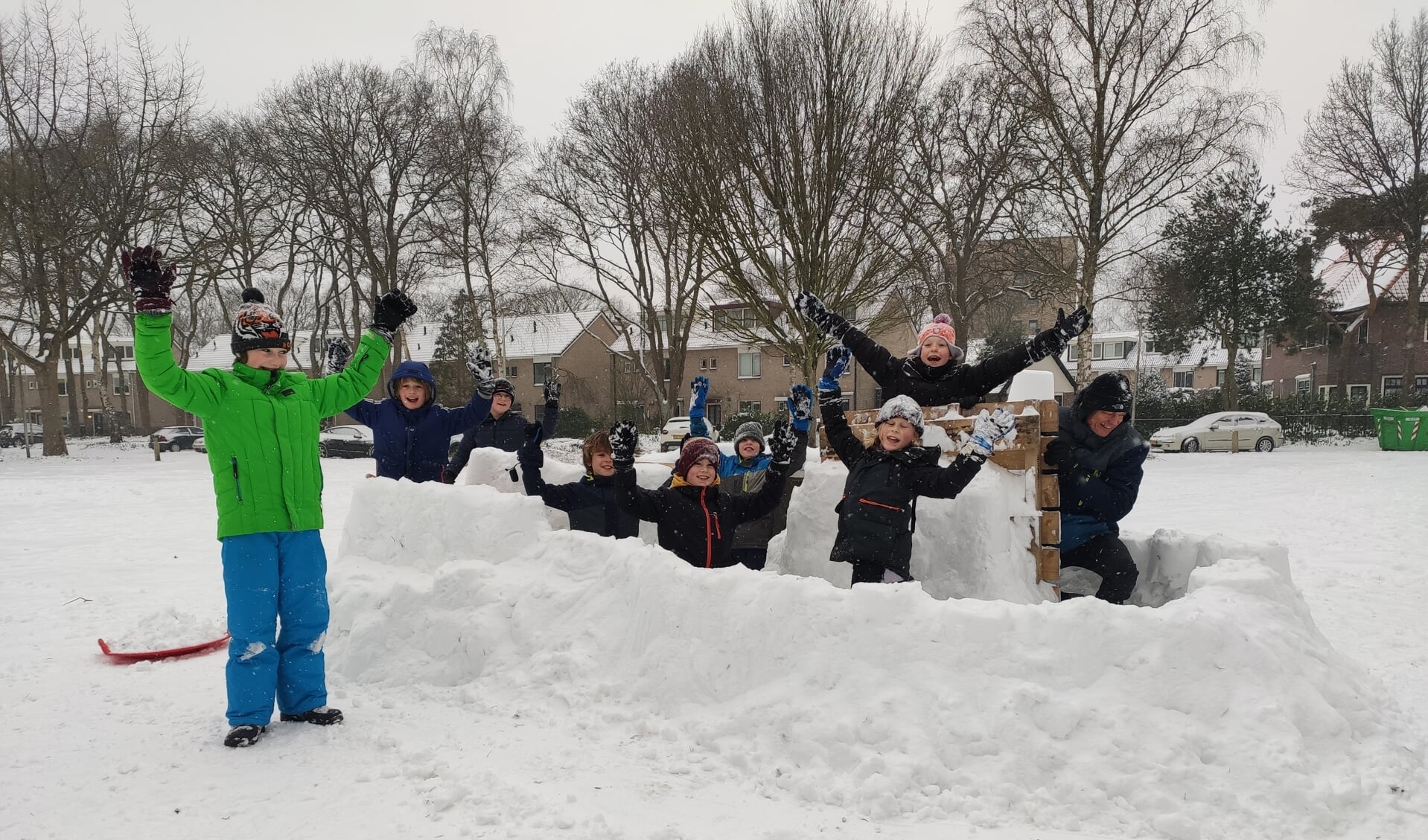 Geen sneeuwpop, maar met vereende krachten een heel fort gebouwd op het veld bij de Meijerkamplaan. 
