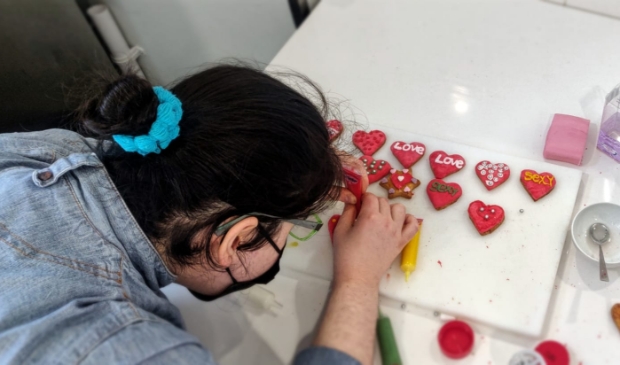 <p>De Valentijnskoekjes en de soep zijn met liefde gemaakt. </p>