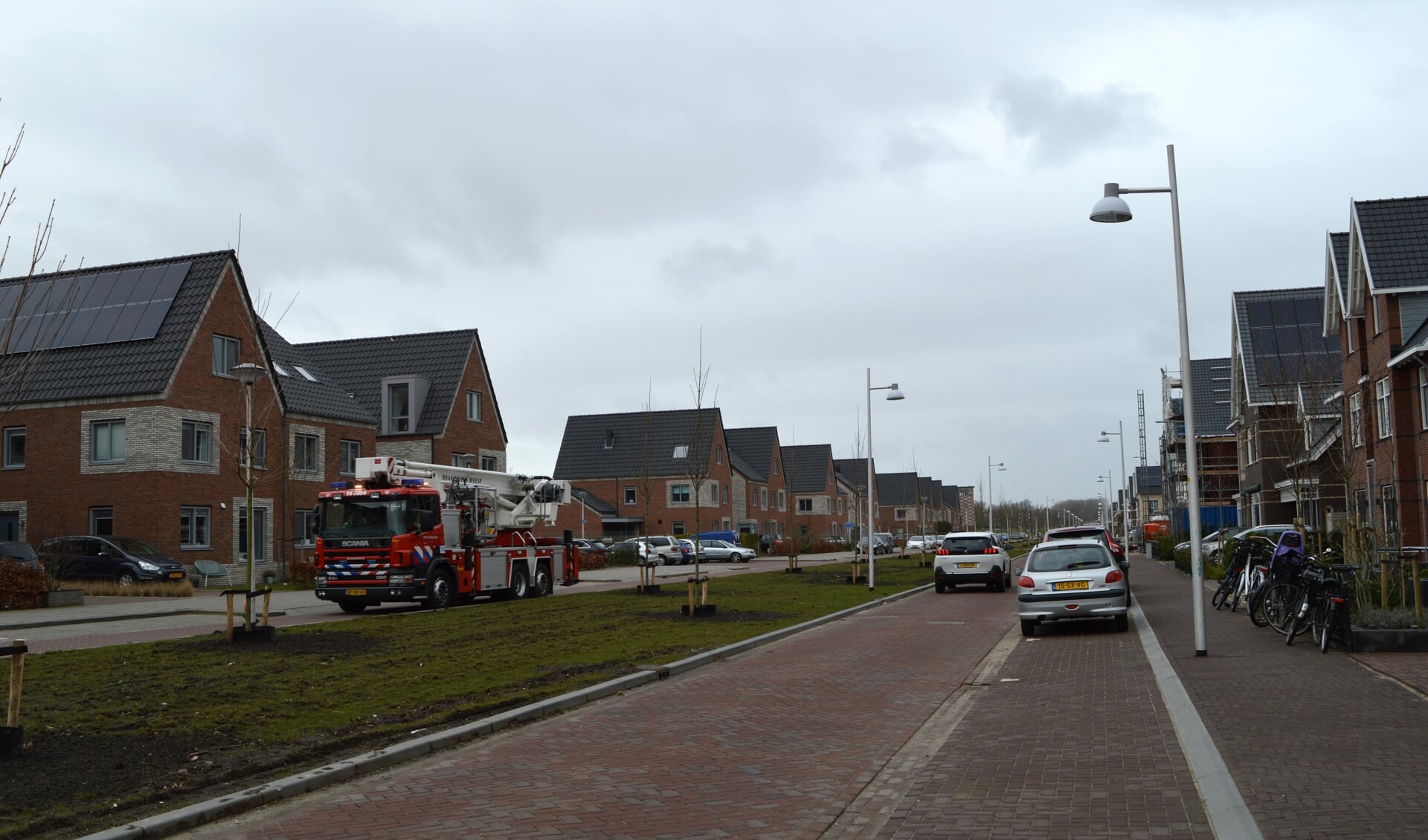 Bij de Landscronerlaan in Weespersluis kwam de brandweer al langs.