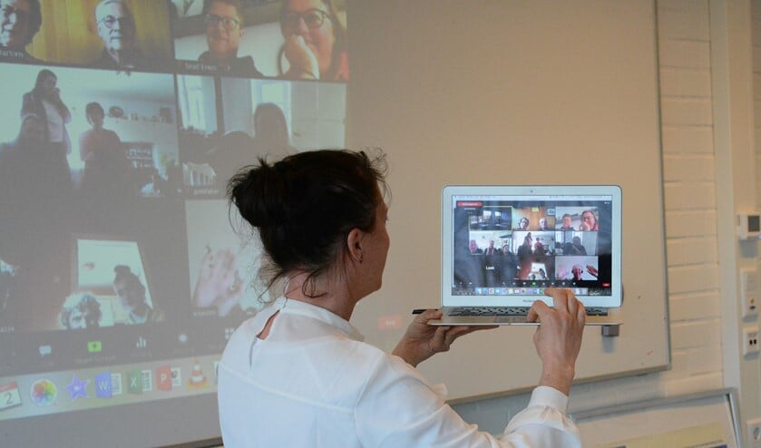 <p>De presentatie ging deels via zoom.</p>