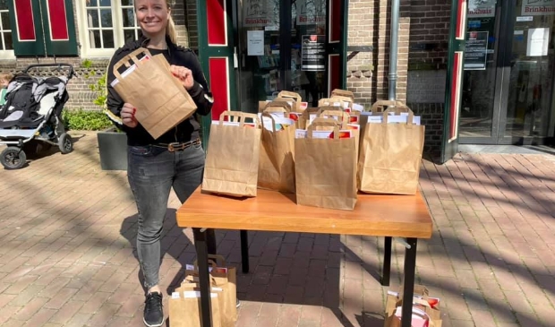<p>Vrijdag kun je een knutselpakket ophalen.</p>