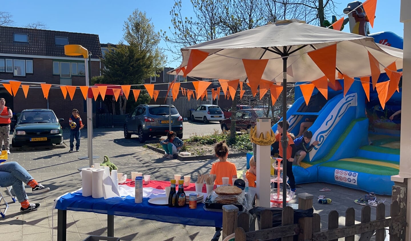 Een eerdere barbecue aan het Ravelijn die mede mogelijk werd door de Weesperkei.