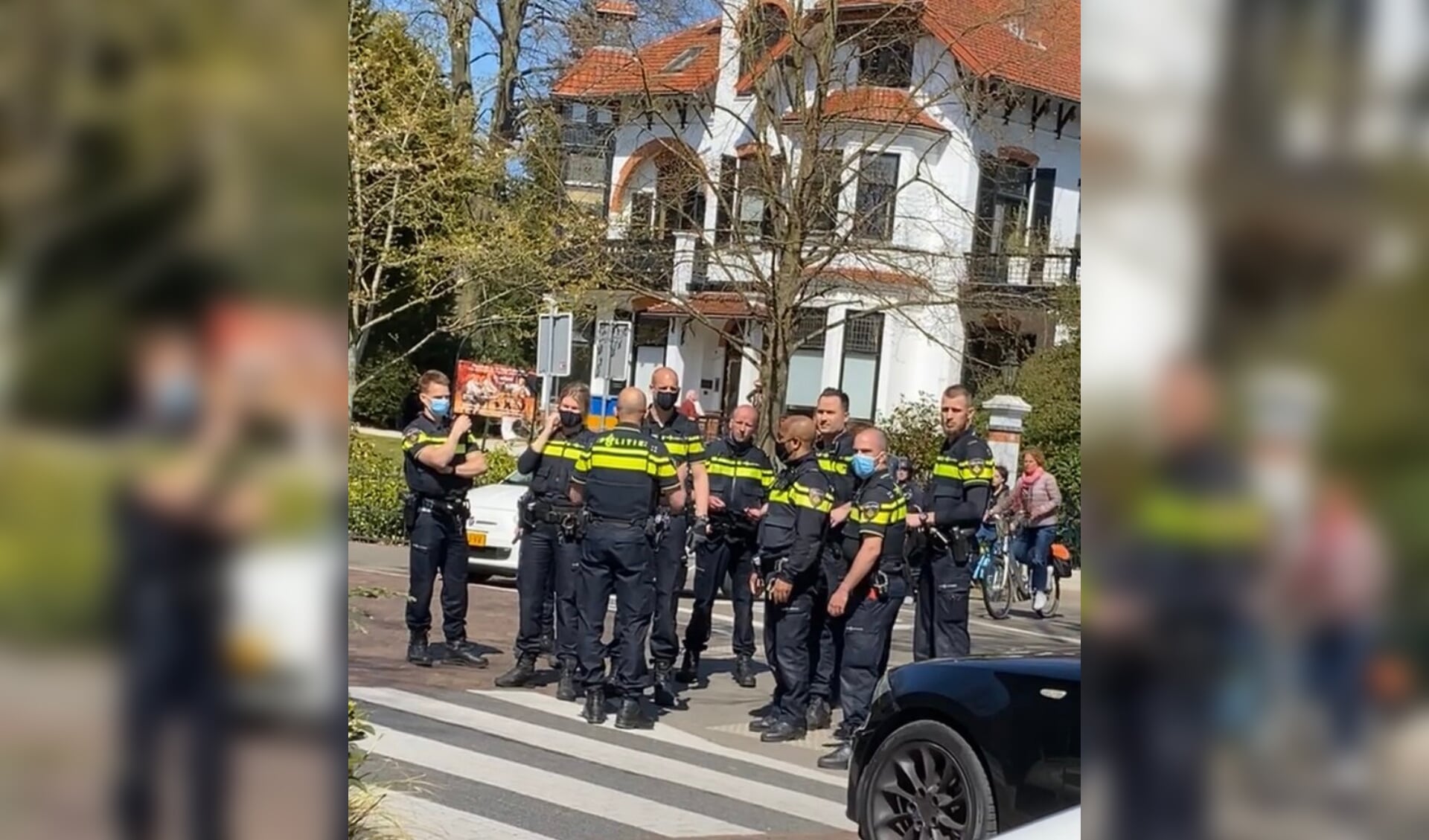 Politiemacht op de been afgelopen vrijdagmiddag bij het Willem de Zwijger College in Bussum.