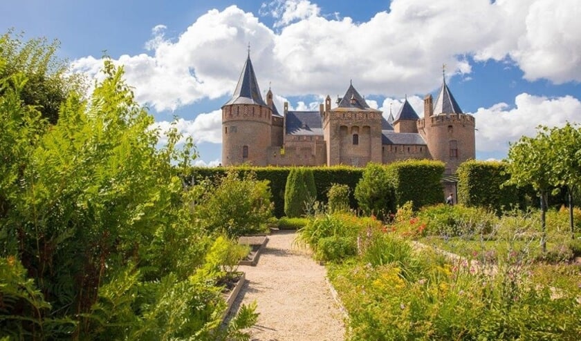Zomers Muiderslot.