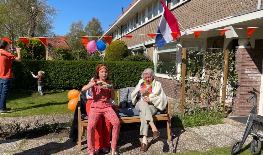 <p>Jong en oud vieren samen Koningsdag in de Generaal Kraijenhoffstraat!</p>