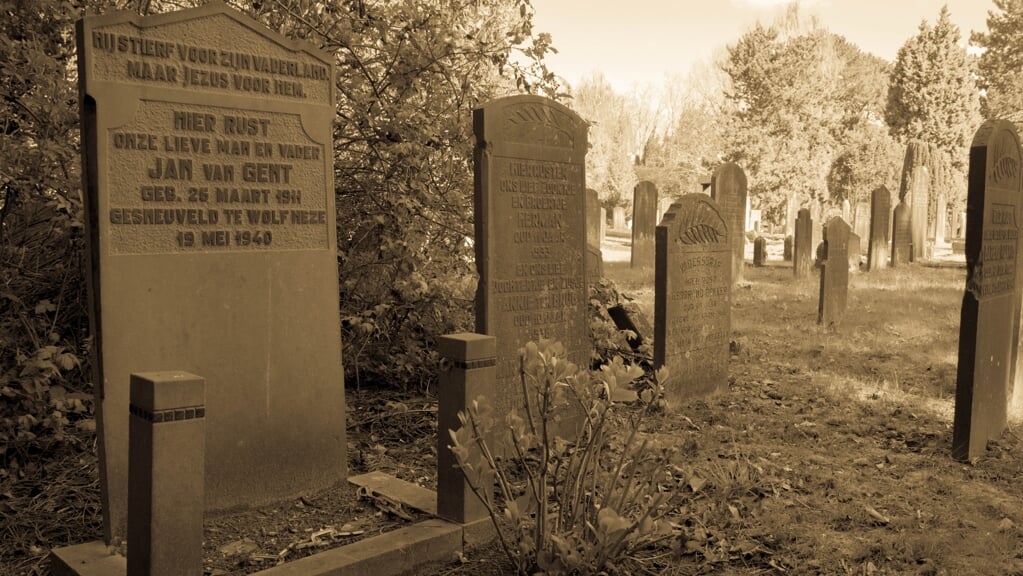 Het oorlogsgraf van Jan van Gent op begraafplaats Landscroon. 