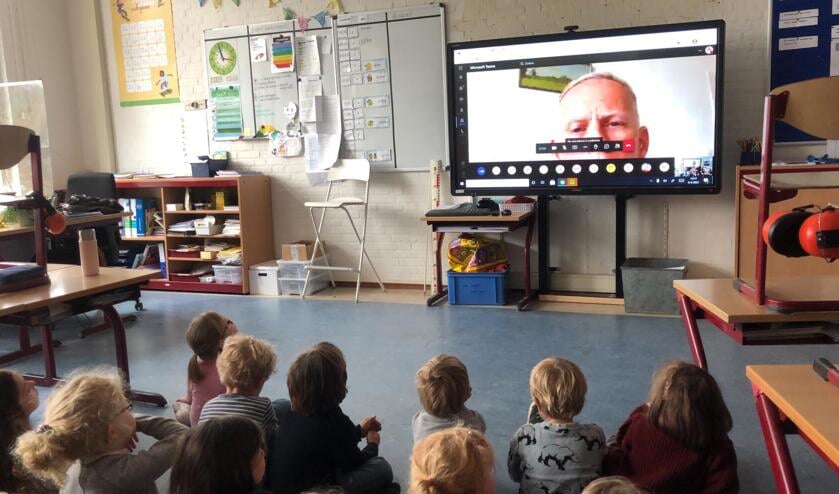 <p>Tijdens de opening van de projectweek met de burgemeester.</p>