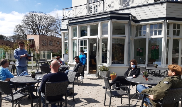 <p>Ook het terras van het Papageno Huis is weer open dankzij de versoepeling van de coronamaatregelen.</p>