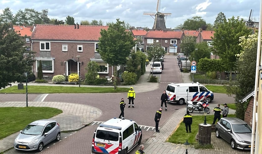 <p>De politie bleef nog een tijd ter plaatse om de orde te handhaven.</p>