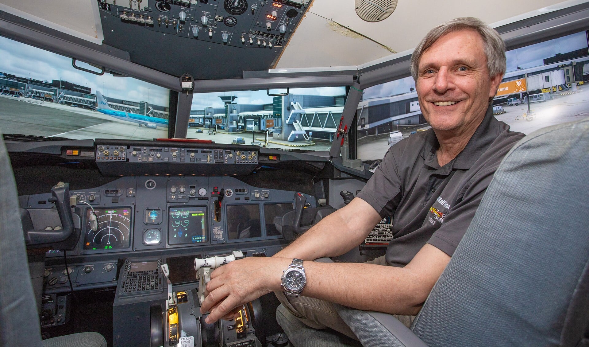 Een Boeing 737 simulator is het pronkstuk in de verzameling van Paul van Zomeren.