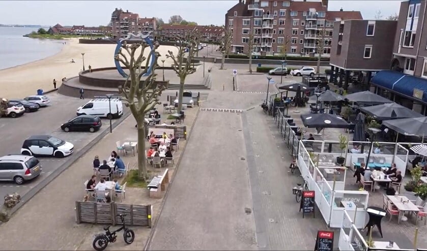 <p>Ondanks het regenachtige weer waren en vroeg in de middag al wel bezoekers.</p>