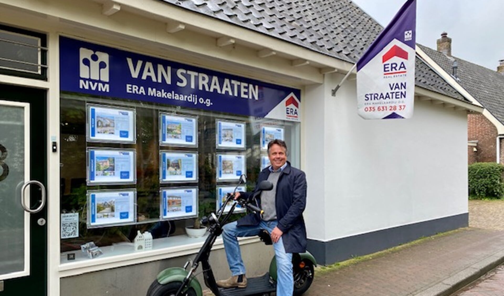 Makelaar Wouter van Straaten op zijn e-scooter.