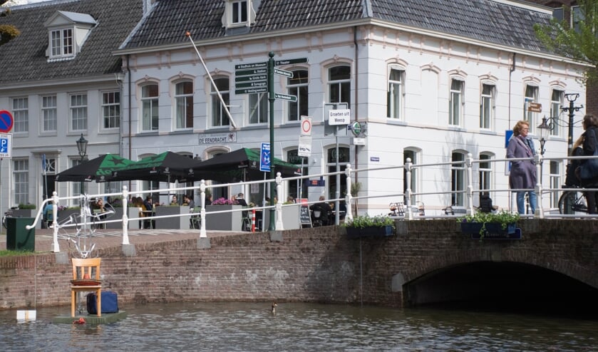 <p>Een van de kunstwerken van vorige jaar in de Oudegracht.</p>