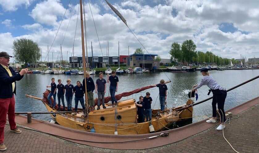 <p>Met een plons bubbels werd de boot 'Bestevaer' gedoopt.</p>