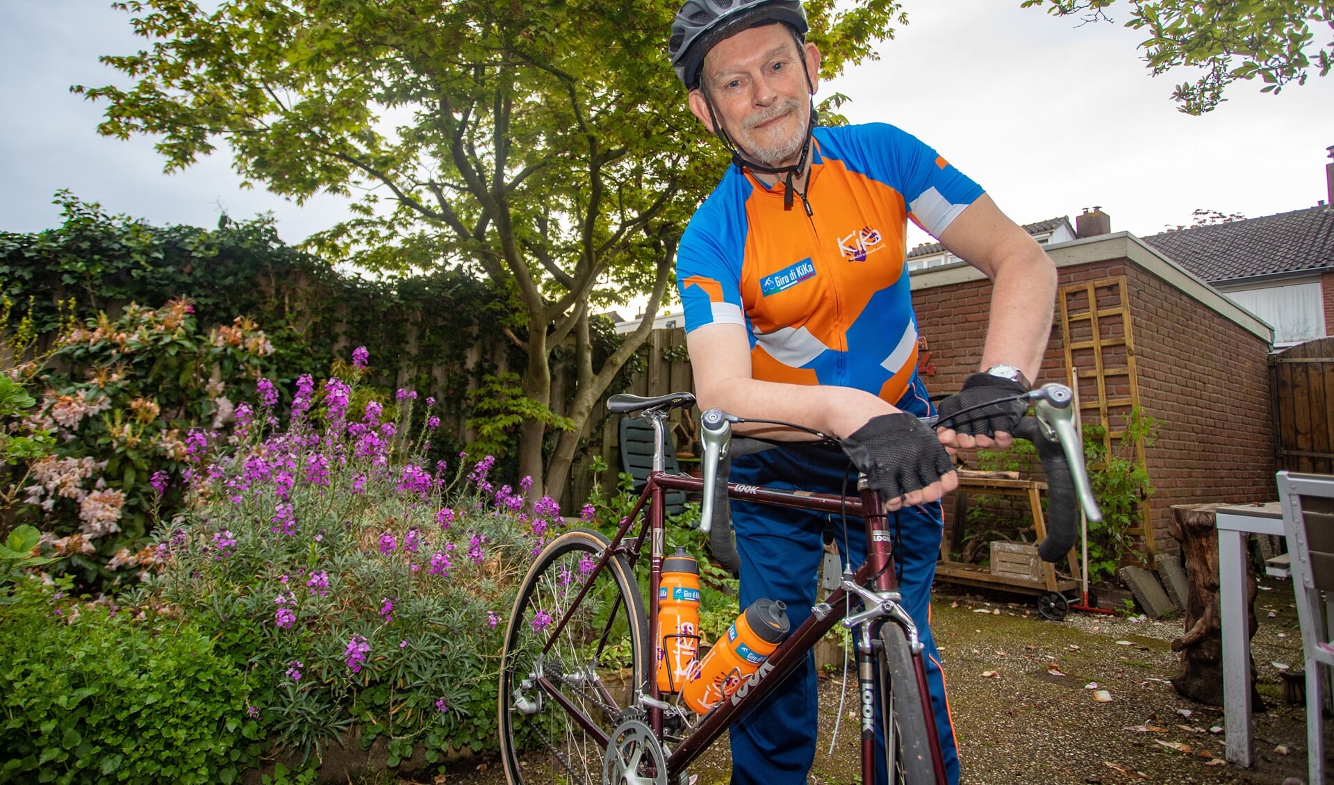 Joost de Kort fietst mee met Giro di Kika en is op zoek naar sponsoren. 