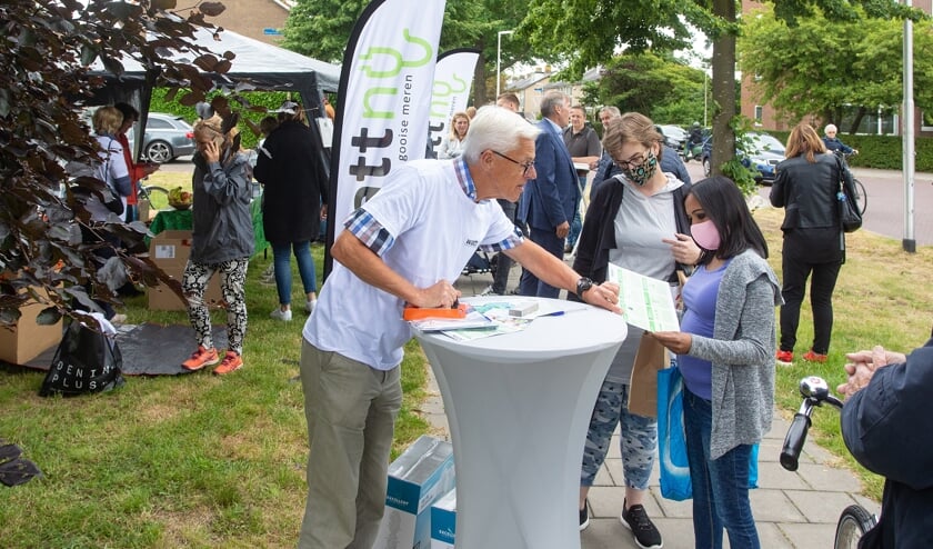 <p>Tijdens een Buurt Energieklusdag in Bussum eerder dit jaar.</p>