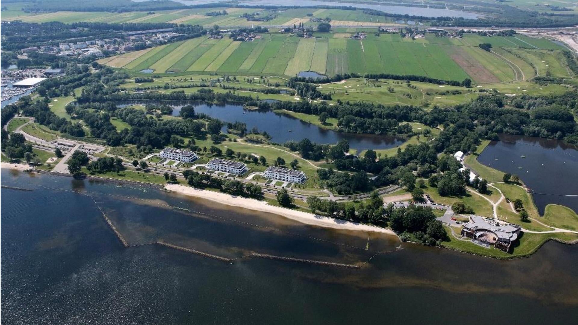 De golfbaan in het Naarderbos.