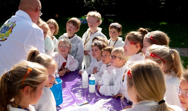 <p>De kinderen maken kennis met wetenschap en techniek.</p>