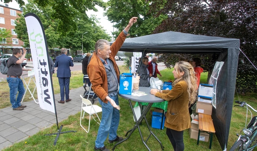 <p>Vanmiddag tijdens de eerste Buurt Energieklusdag.</p>