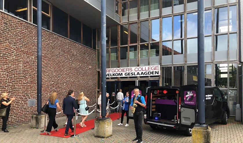 <p>Een steen kopen van de oude school is een mogelijkheid bij de crowdfunding.</p>