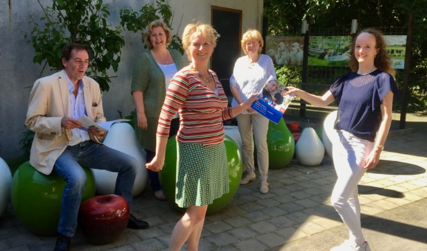 <p>Overhandiging van intentieverklaring.</p>