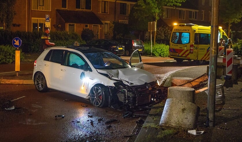 <p>Vannacht is er weer een auto uit de bocht gevlogen op de Delta bij de Kamperfoelieschool.</p>