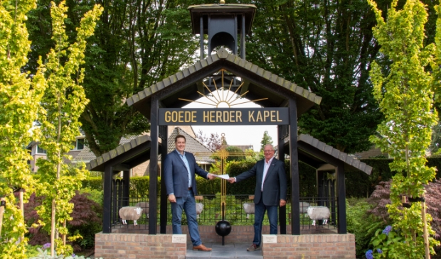 <p>Hermen Kroes, initiatiefnemer van de Kapel, neemt afscheid van de stichting.</p>