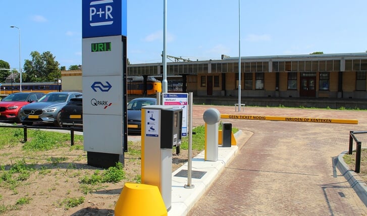 Het nieuwe P+R terrein aan de westzijde van station Naarden-Bussum.