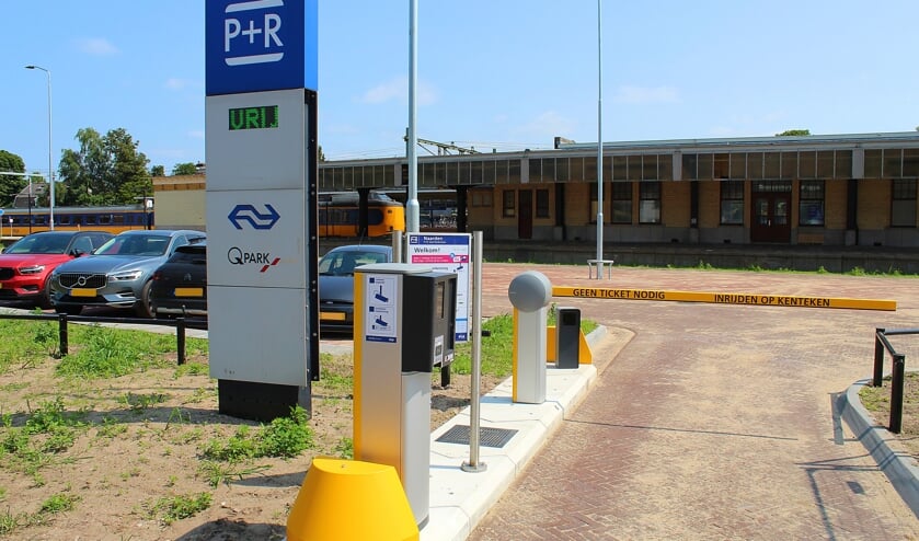 <p>Het nieuwe P+R terrein aan de westzijde van station Naarden-Bussum.</p>