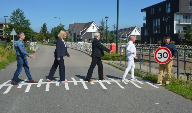<p>Van links naar rechts: Satyamo Uijldert, Ramona Beemsterboer-Van Urk Dam, Mieke Bakker, Willem Pel en Han Landman op de Stroomzijde.</p>